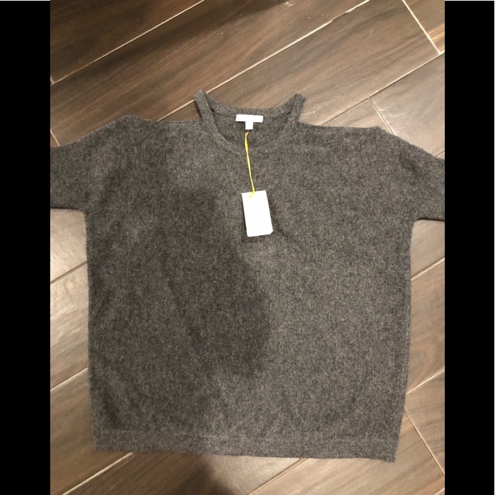 Short sleeve sweater